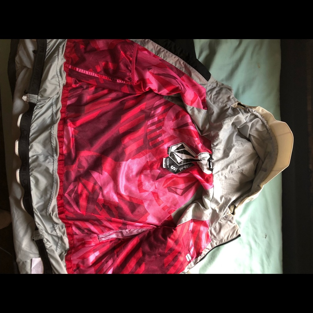 Volcom Snowboard Jacket - Picture 6 of 8